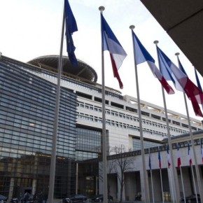 Poker fiscal. "Les lois se votent à Bercy, plus au Palais Bourbon"...